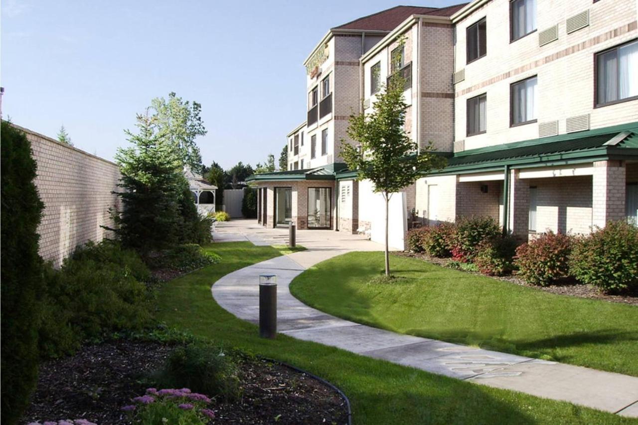 Courtyard Detroit Brighton Hotel Exterior photo